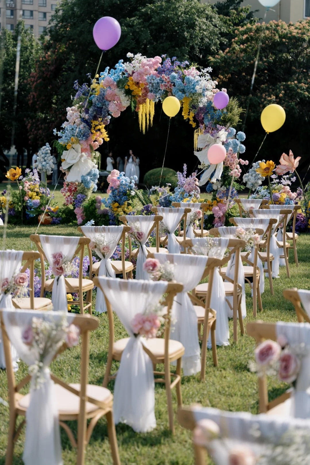 🎈 A Wedding That Feels Like Summer Candy, Balloons, and Childhood Daydreams