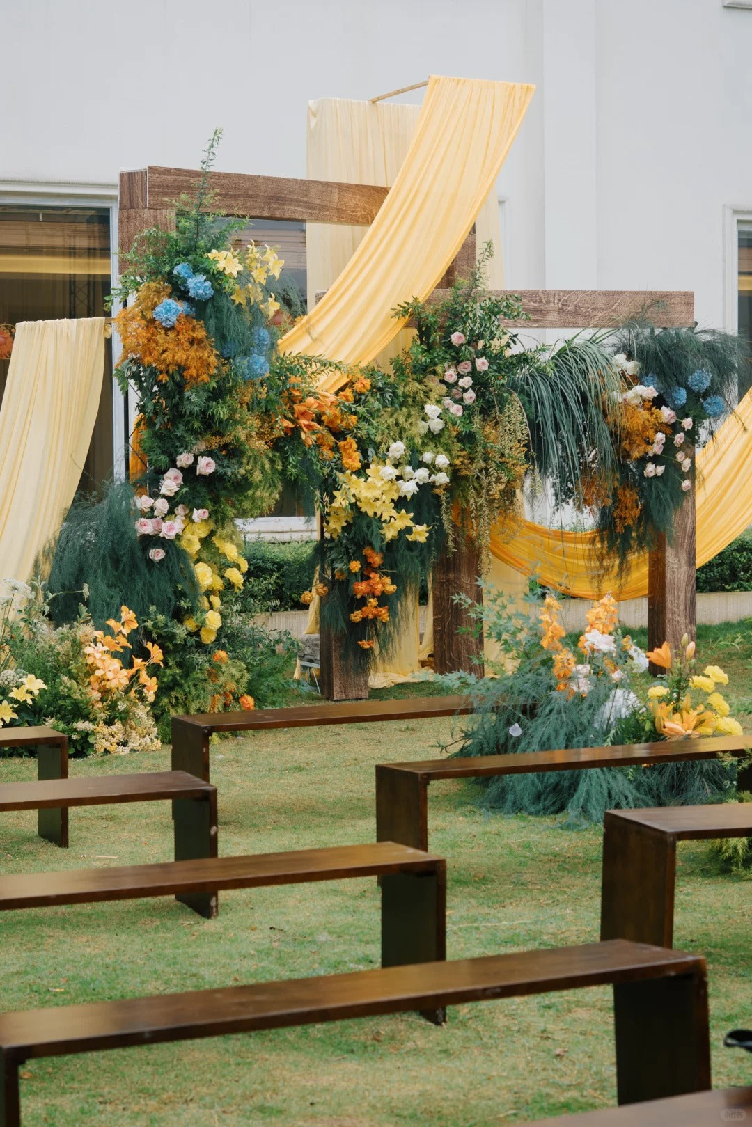 A Golden Garden Wedding Filled with Nature, Texture, and Warm Floral Details