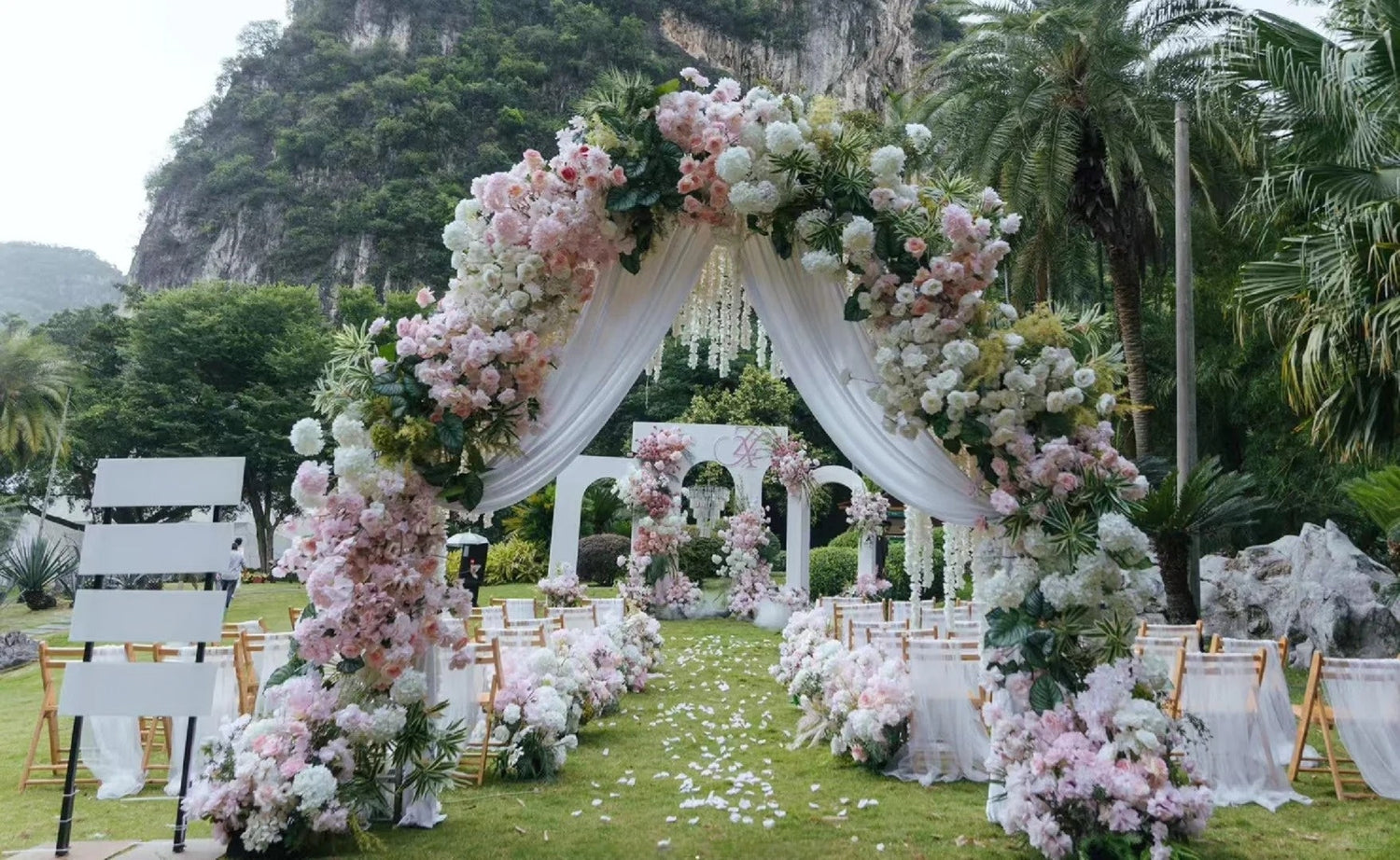 🌿 A Dream Garden Wedding Hidden Among Mountains and Palms