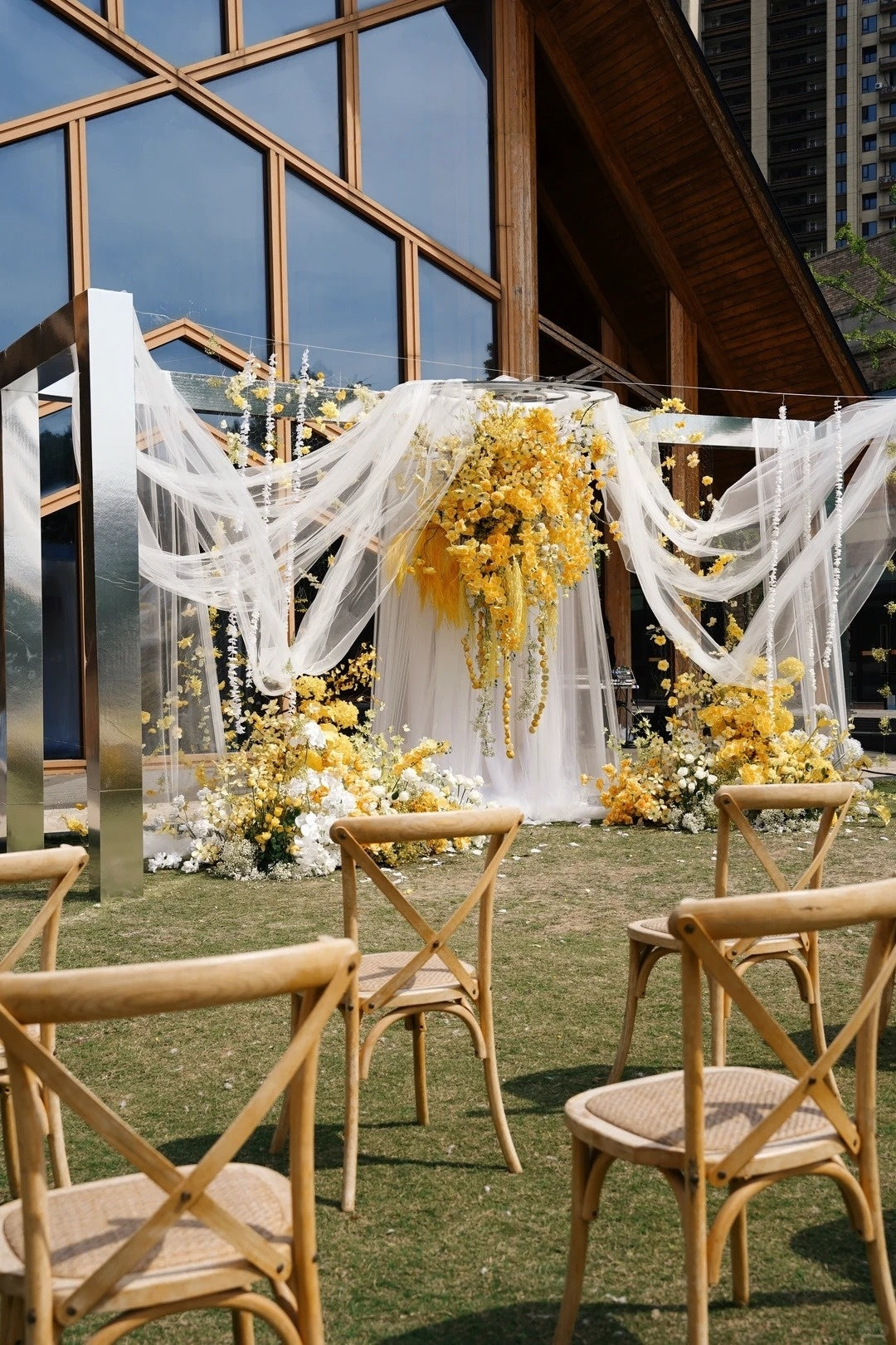 A Ray of Sunshine: Lemon Yellow Wedding Inspiration with Fresh Floral Details