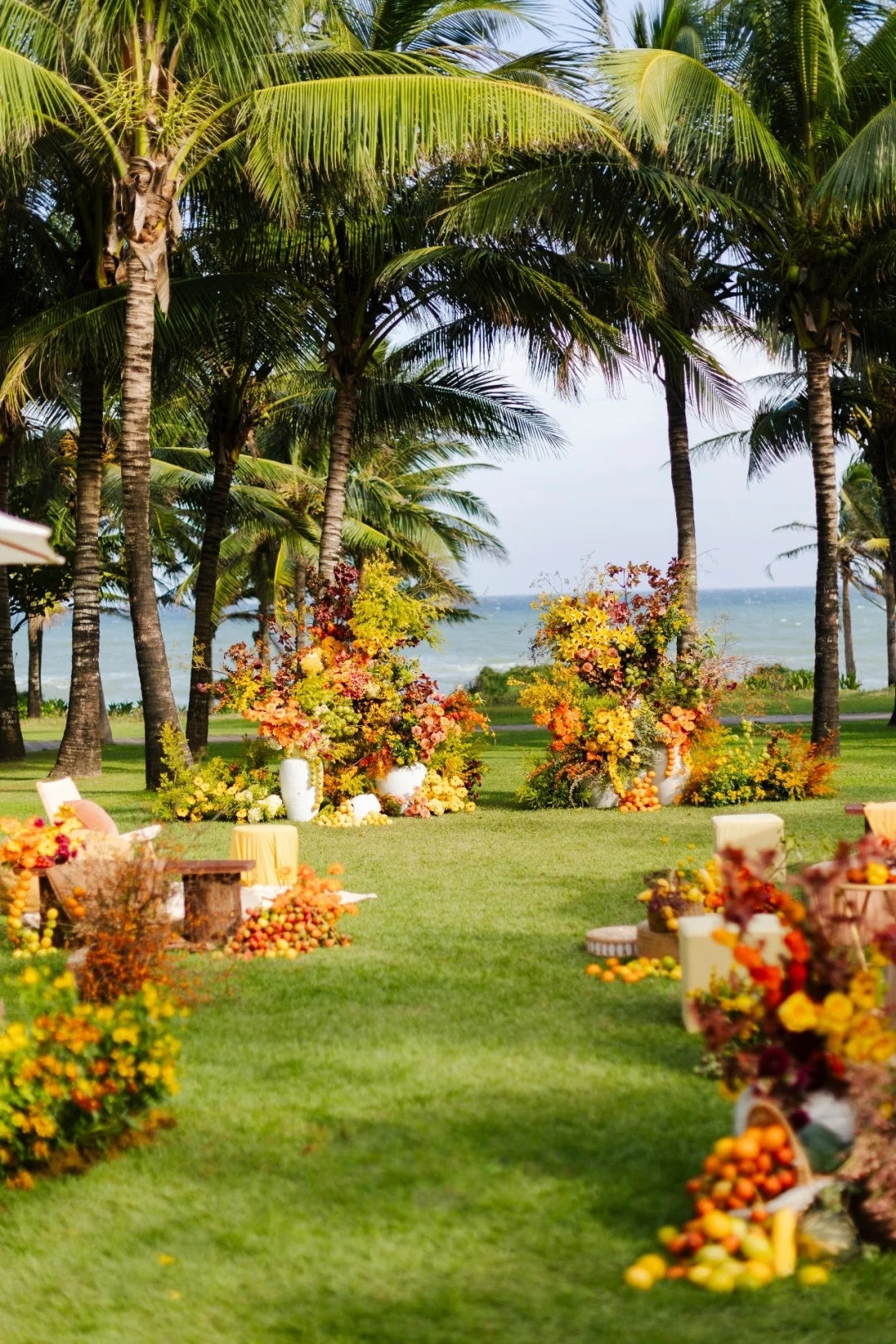 🌴 Sanya Tropical Autumn Wedding Inspiration with Warm Orange Florals and Coastal Romance