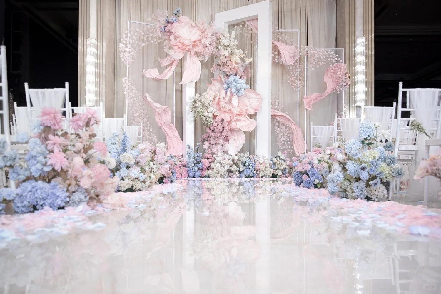🌸 When Spring Meets Modern Art: A Wedding That Feels Like a Living Installation