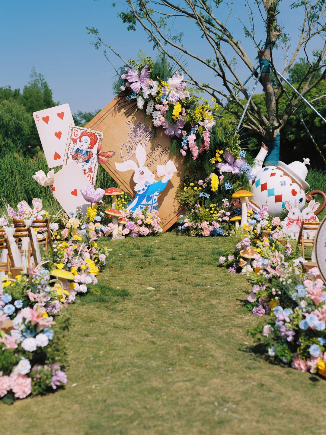 If Alice in Wonderland Planned a Garden Wedding… 🐇🫖✨
