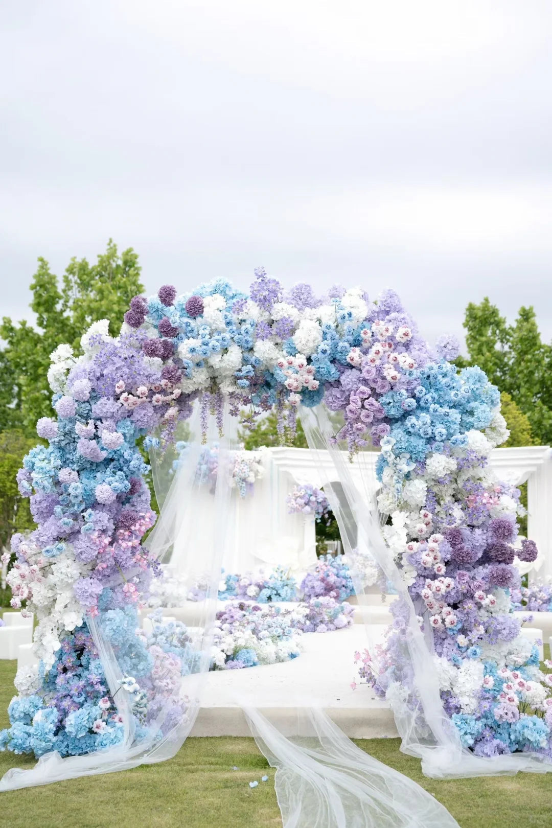 Is this the prettiest blue-and-lilac wedding palette I've seen lately? 💙💜☁️