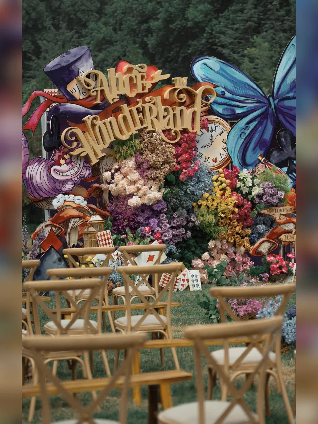 Alice in Wonderland… but make it a wedding? 🎩🦋✨