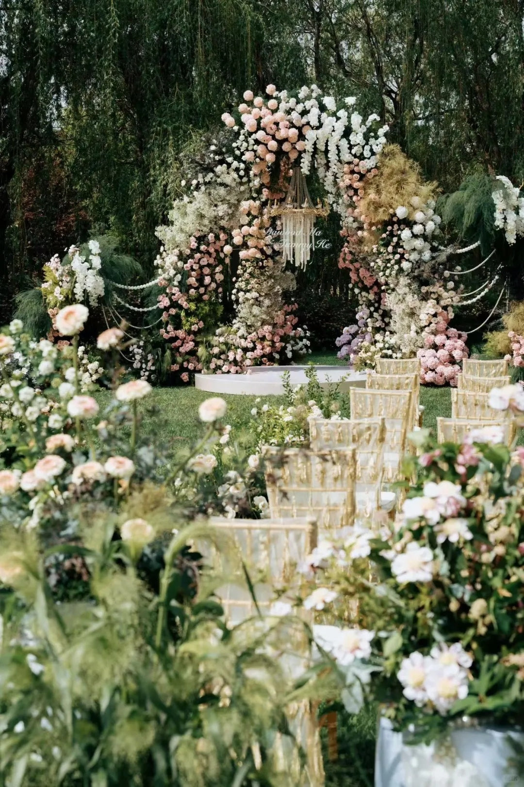 Romantic Secret Garden Wedding Inspiration: A Floral Wonderland Ceremony Surrounded by Nature