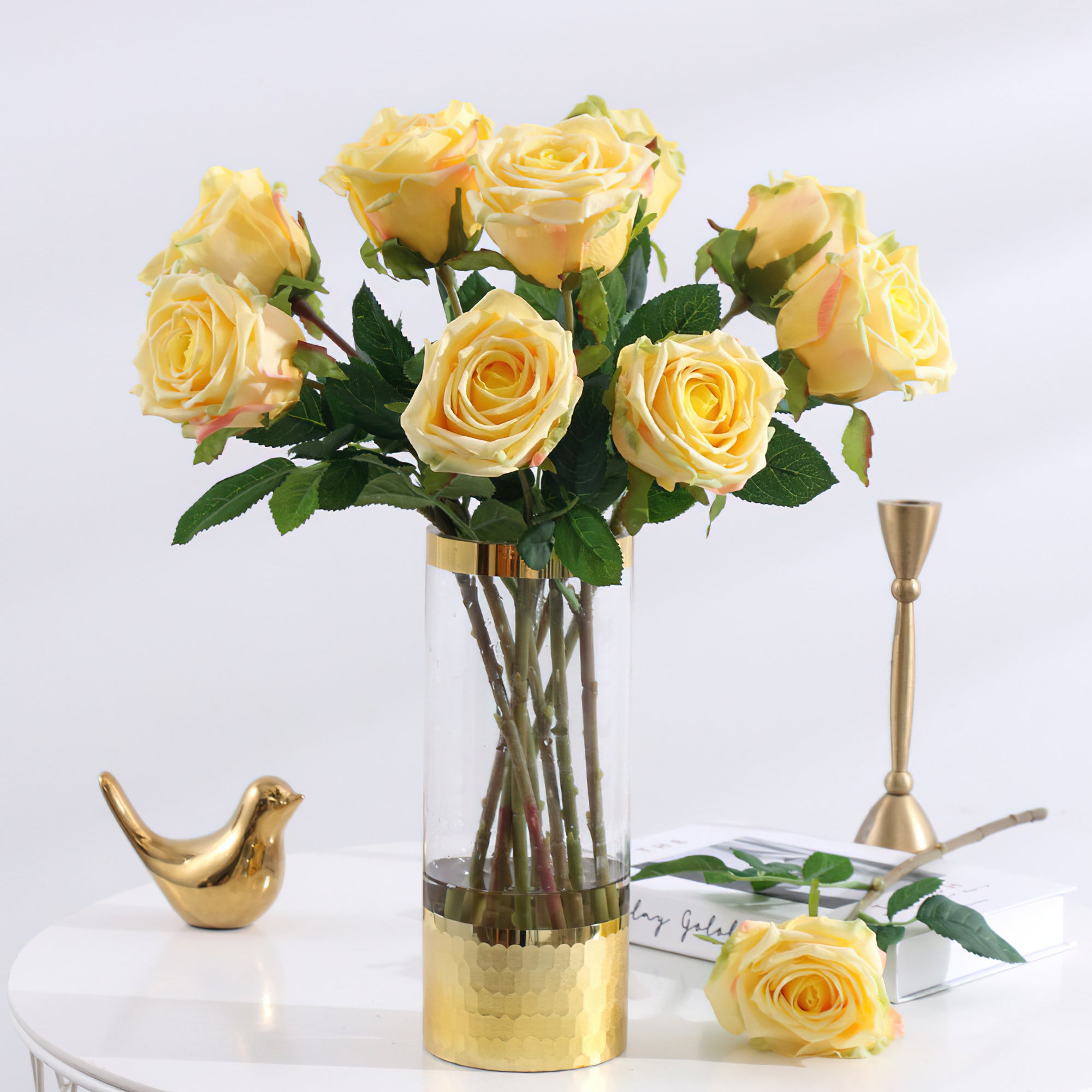 Faux bouquet de roses de style européen – Roses artificielles de qualité supérieure au toucher riche en humidité pour la décoration de la maison, du salon et de la salle à manger – Embellissements de mariage élégants et accessoires de luxe