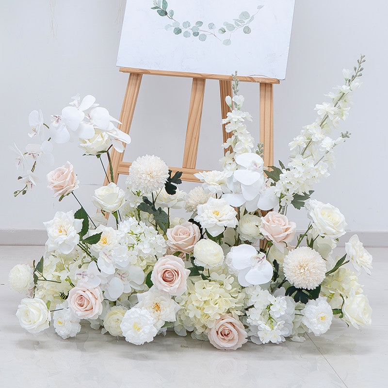 エレガントな青と白の花柄ウェディングアーチ、人工花のアレンジメント