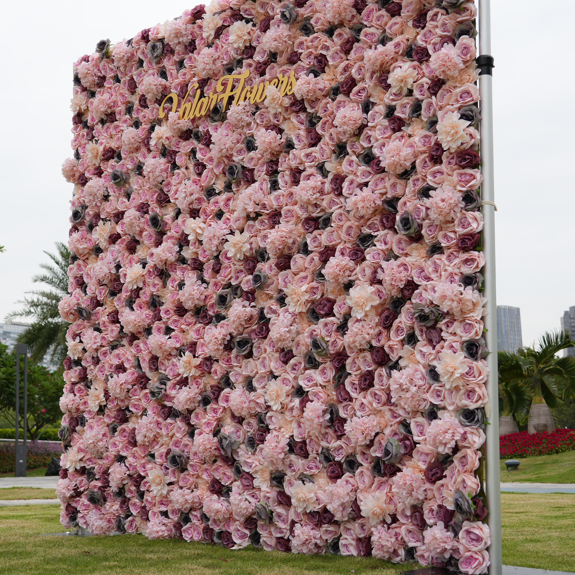 زهور الفالار لفة النسيج الاصطناعي المختلط البني والوردي زهرة رمادي خلفية جدار الزفاف ، ديكور حزب الأزهار ، الحدث