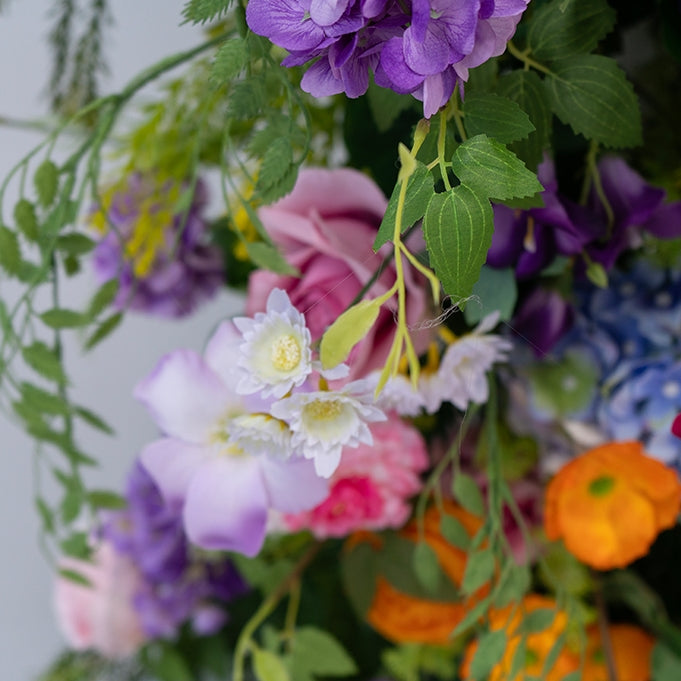 Arco de Flores Artificiales Inspirado en Monet – Fondo Colorido Impresionista para Bodas, Ceremonias o Eventos VA-366