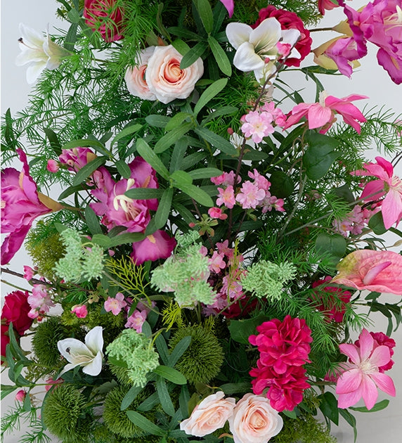 Eleganter Blumenbogen in Mondform für die Hochzeitszeremonie – Künstlicher Blumenbogen für Hochzeiten, Veranstaltungen und besondere Anlässe