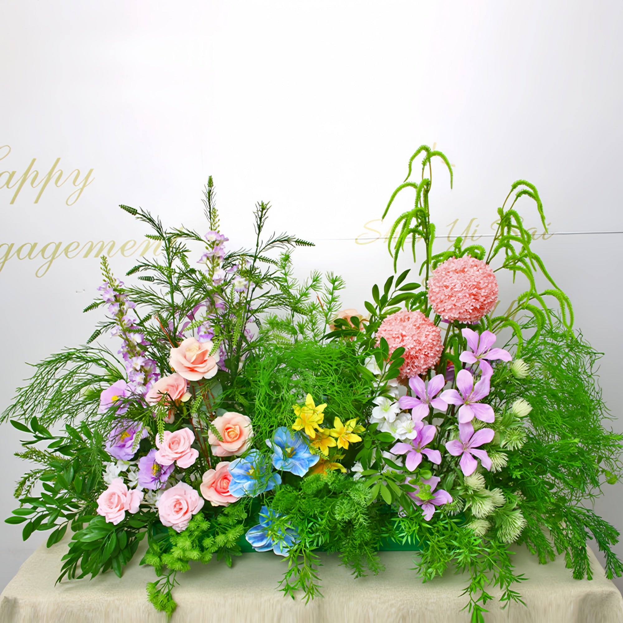 Configuración de flores artificiales inspiradas en la primavera – Conjunto de flores artificiales azules y amarillas para eventos FA-264