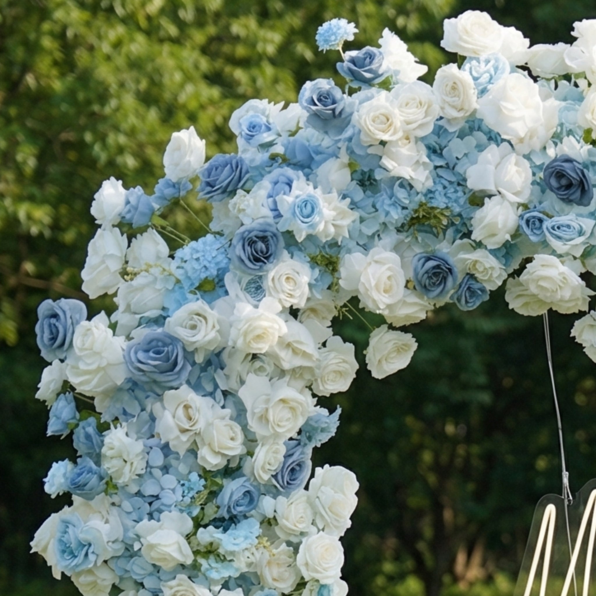 Valar Flower Heart-Shaped Glacier Blue & White Rose Arch | Elegant Proposal Backdrop for Outdoor Weddings HA-413