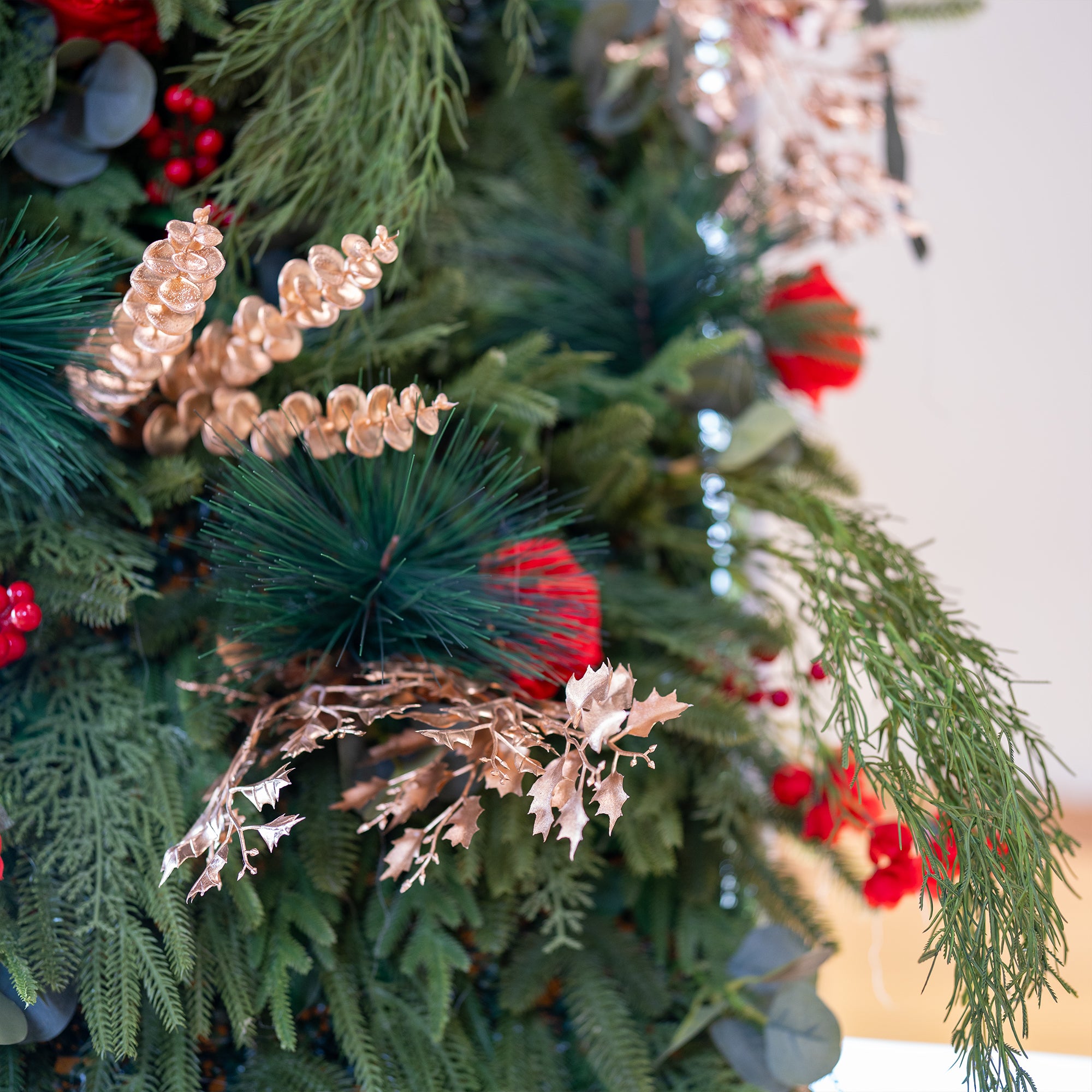 Valar Flower Christmas Themed Floral Arch: A Festive, Enchanting Masterpiece for Holiday Celebrations-VF-491-1