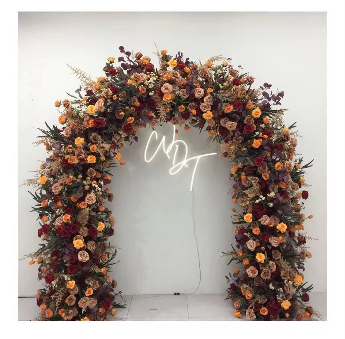 Eleganter Blumenbogen in Mondform für die Hochzeitszeremonie – Künstlicher Blumenbogen für Hochzeiten, Veranstaltungen und besondere Anlässe
