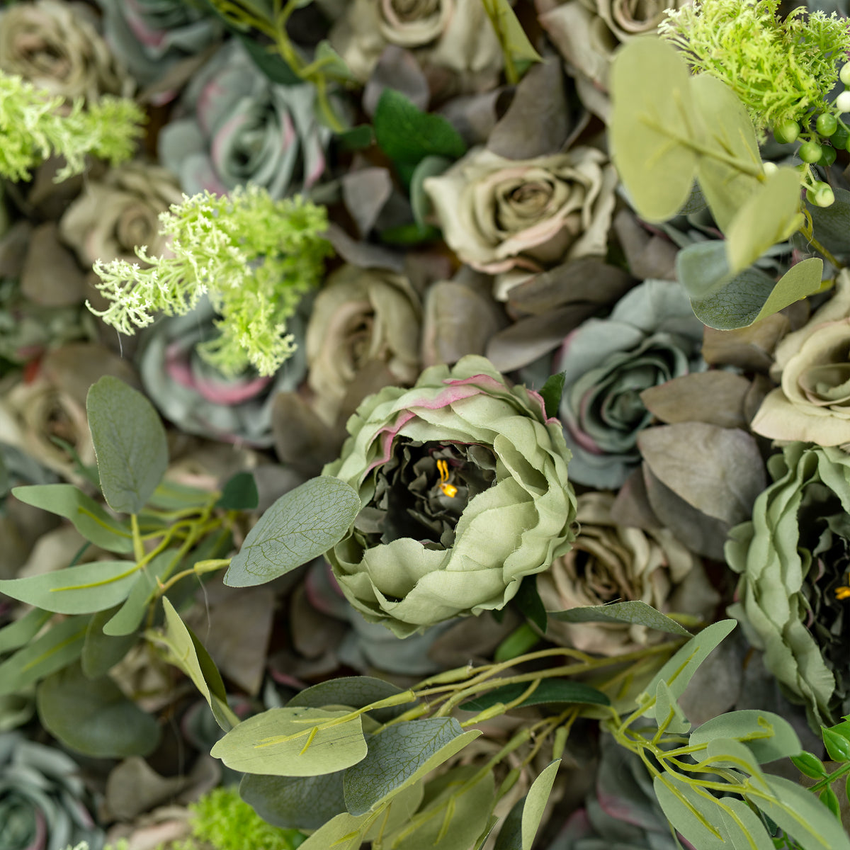 Valar Flower Bosque Encantado – Una Mezcla Densa de Vegetación Variada con Sutiles Acentos Blancos – Una Pared Verde Ideal VF-222-3