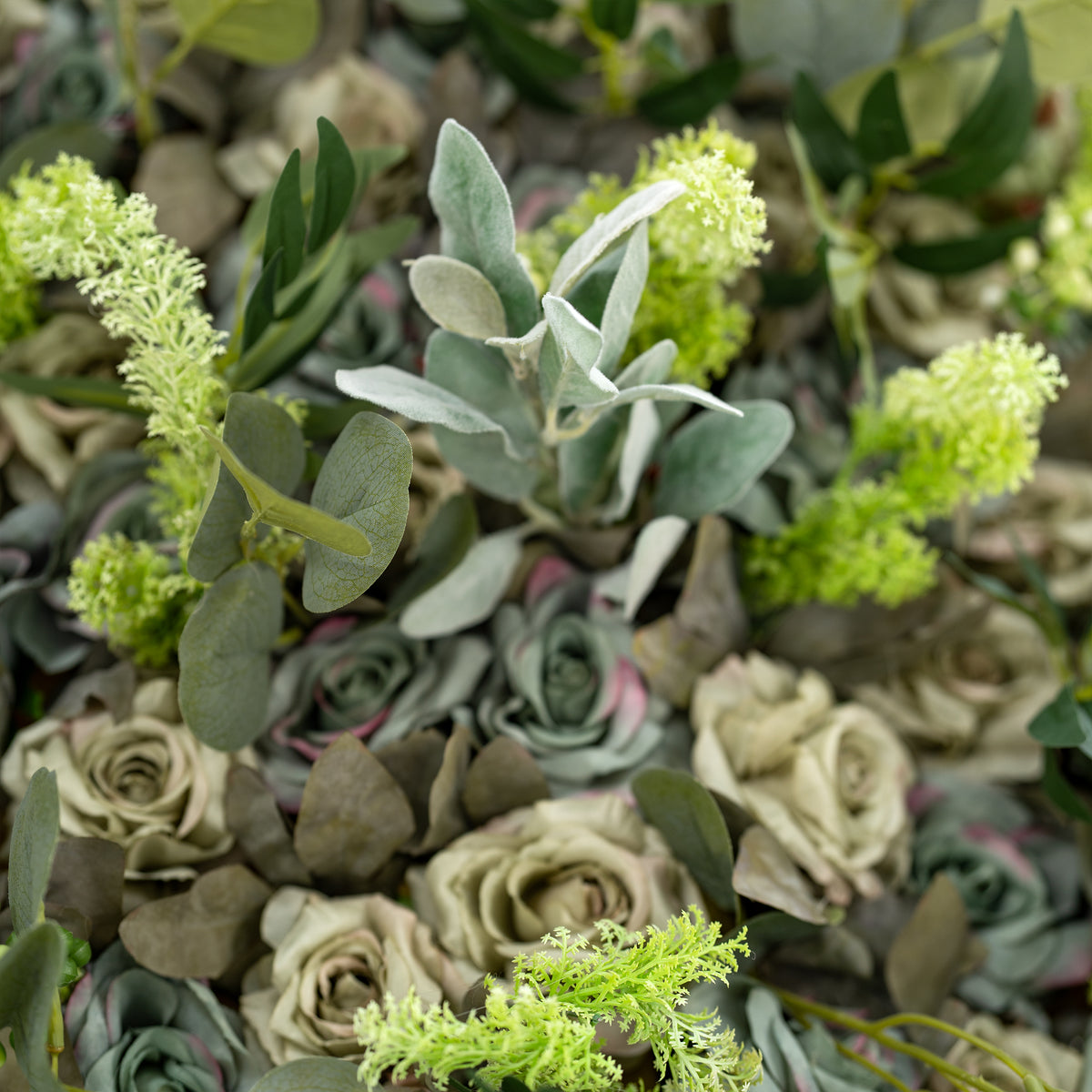Valar Flower Bosque Encantado – Una Mezcla Densa de Vegetación Variada con Sutiles Acentos Blancos – Una Pared Verde Ideal VF-222-3