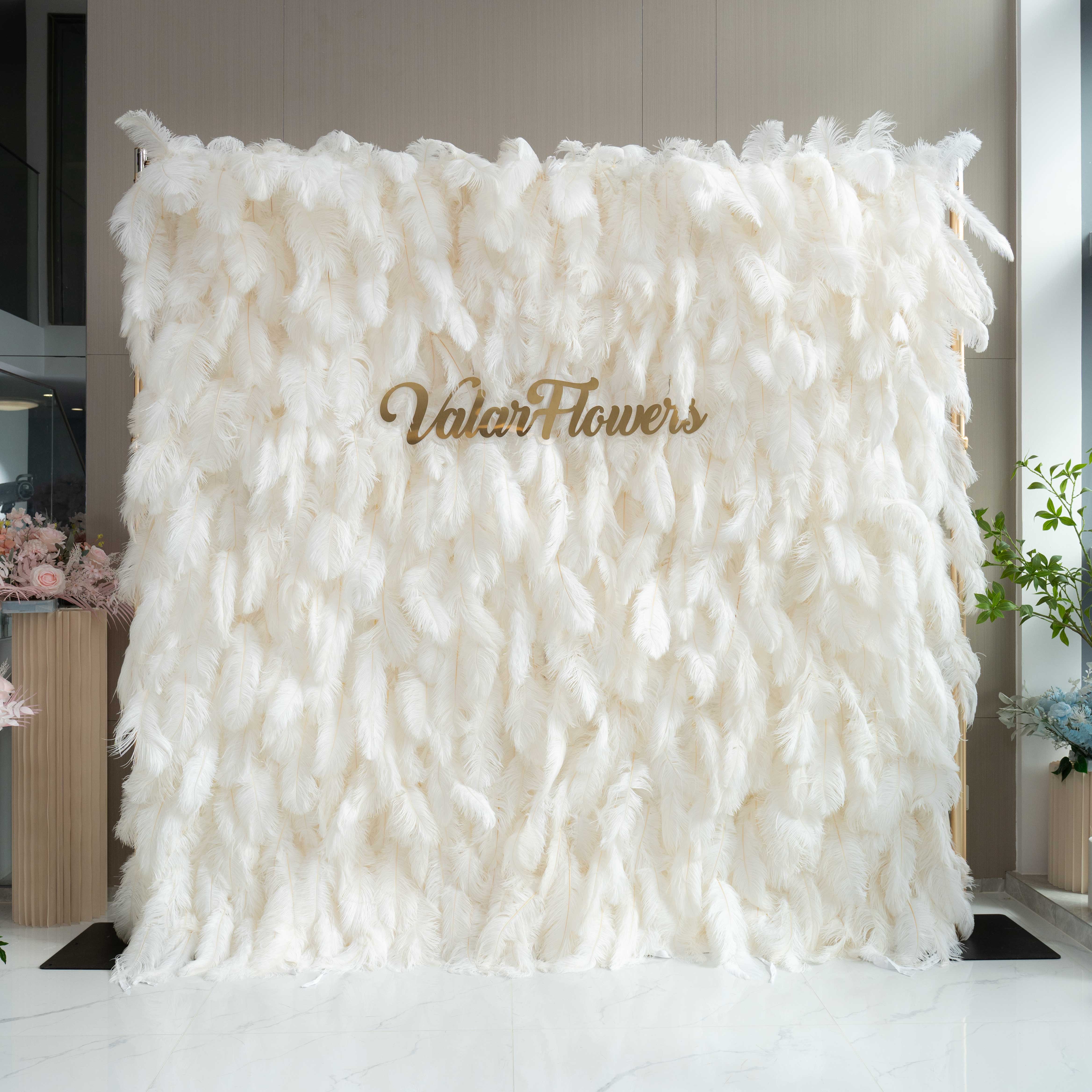 Élégant fond de mur de plumes d’autruche blanche - Mur de tissu enroulable - Décor de fête nuptiale - Célébration des lieux de mariage Mur floral-VF-164 