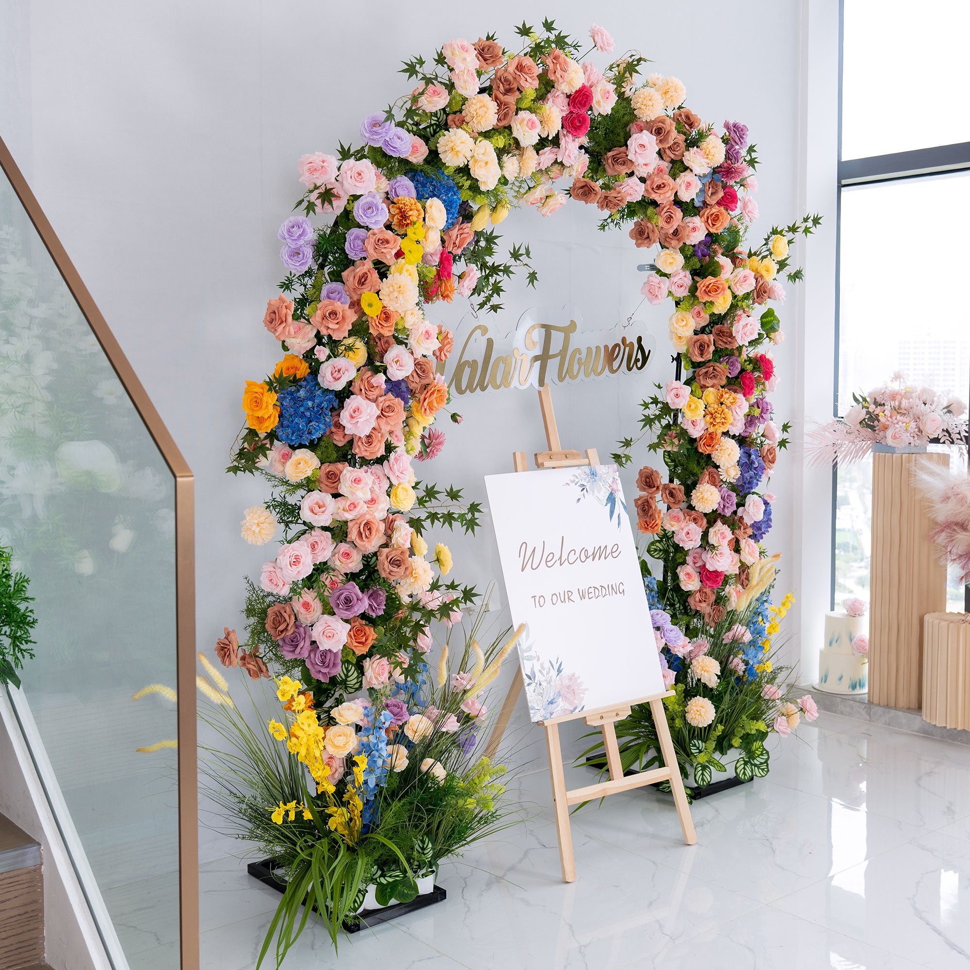 Arche florale élégante en forme de lune pour cérémonie de mariage - Arche de fleurs artificielles pour mariages, événements et occasions spéciales