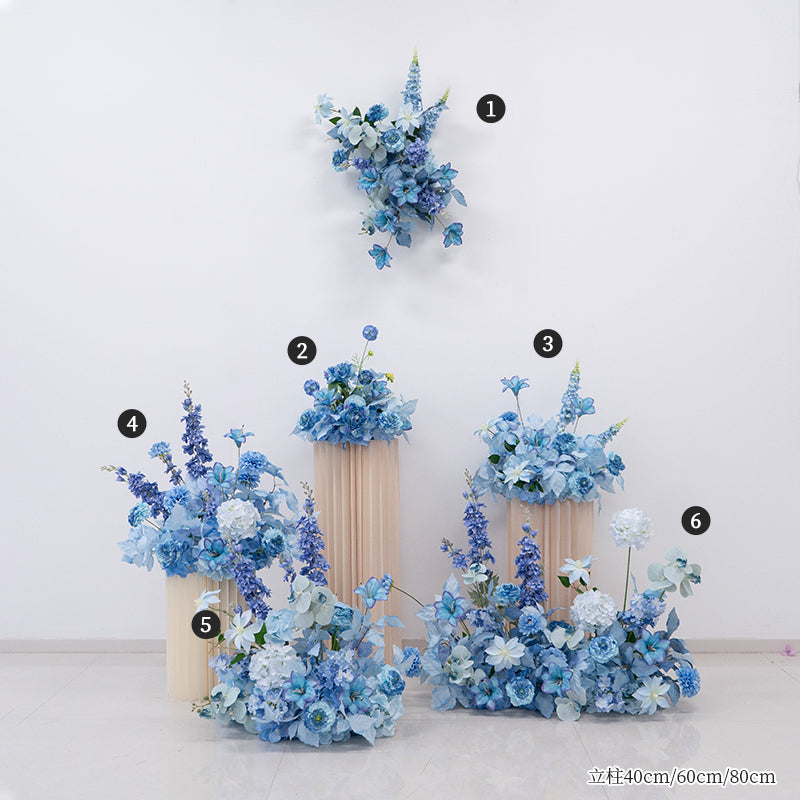 エレガントな青と白の花柄ウェディングアーチ、人工花のアレンジメント