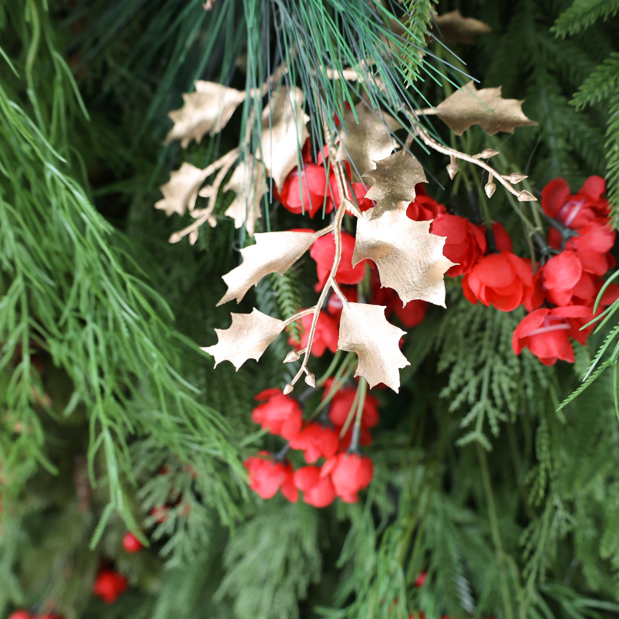Valar Flower Christmas Themed Floral Wall Backdrop: Festive Evergreen & Red Rose Masterpiece for Holiday Events & Decor-VF-491-2