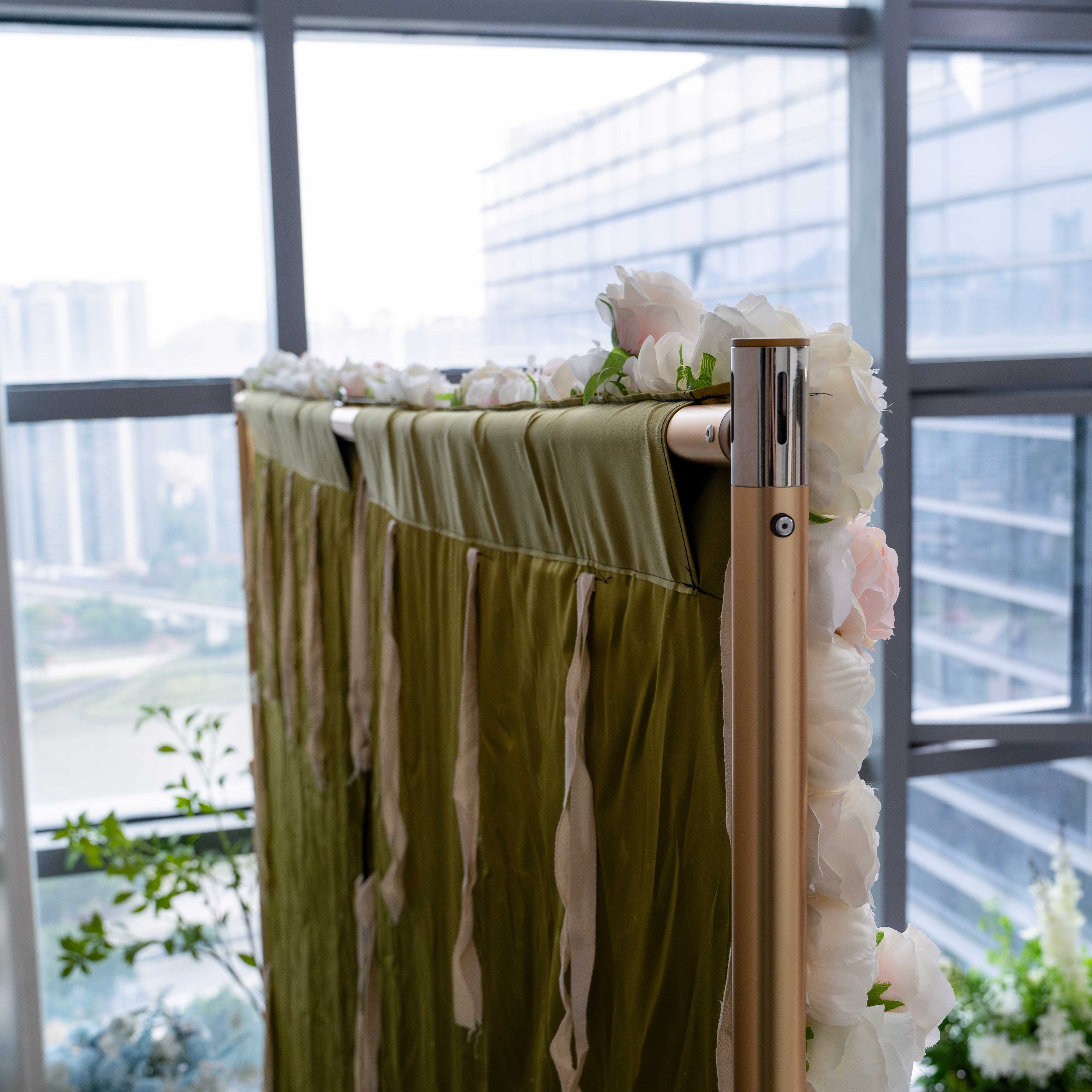 Valar Flower Roll Up Fabric Artificial Mixed White and Light Pink Rose Color Green Leaves Wall Wedding Backdrop, Floral Party Decor, Event Photography, Spa Decor-VF-090-2