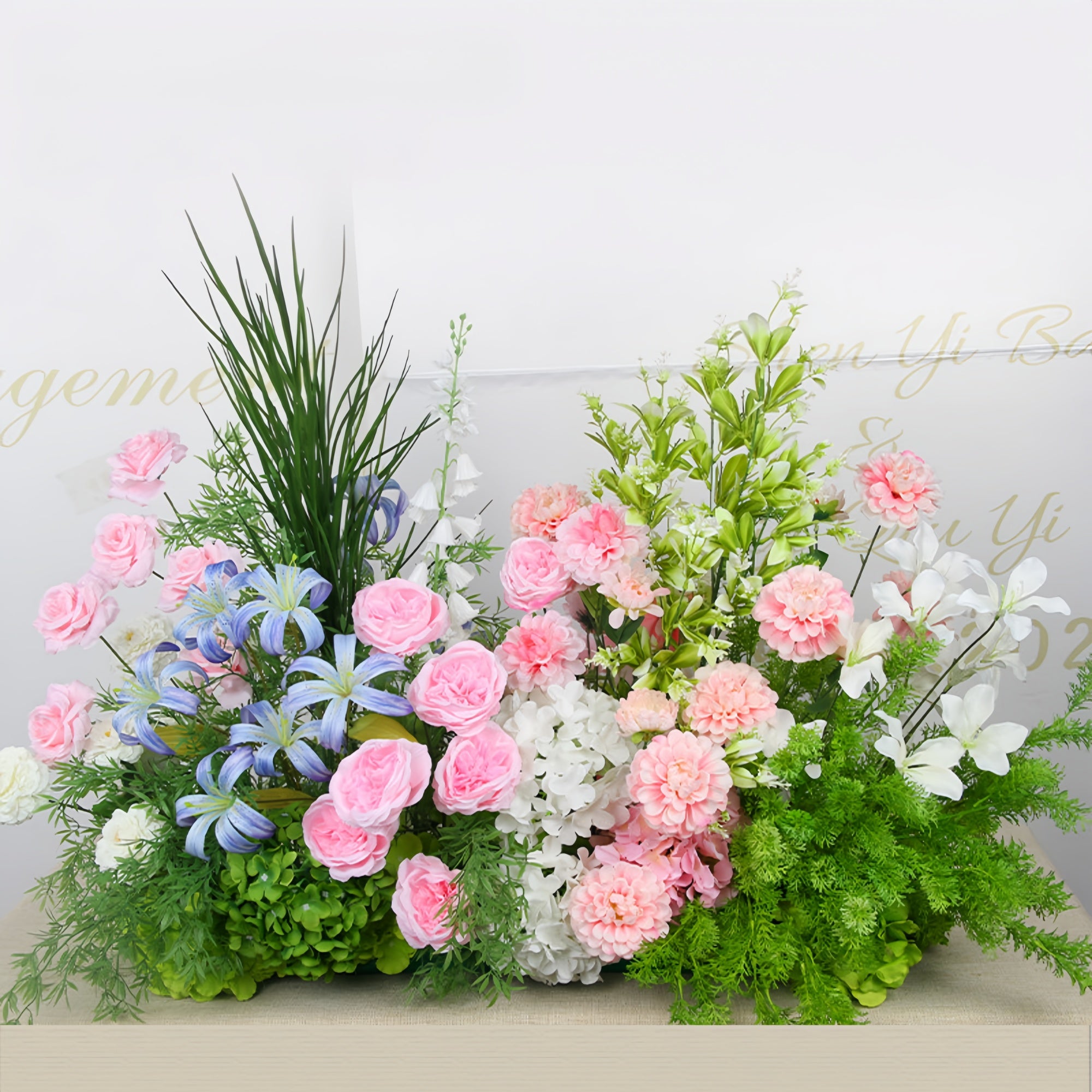 Configuración de flores artificiales inspiradas en la primavera – Conjunto de flores artificiales azules y amarillas para eventos FA-264