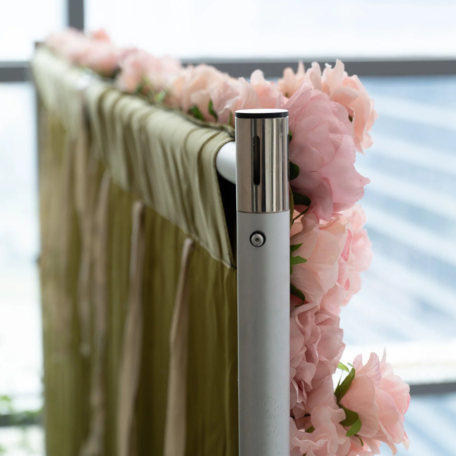 Valar Flowers Roll Up Stoff Künstliche Brandy Pink Rose Blumenwand Hochzeitskulisse, Florale Partydekoration, Eventfotografie-VF-053 