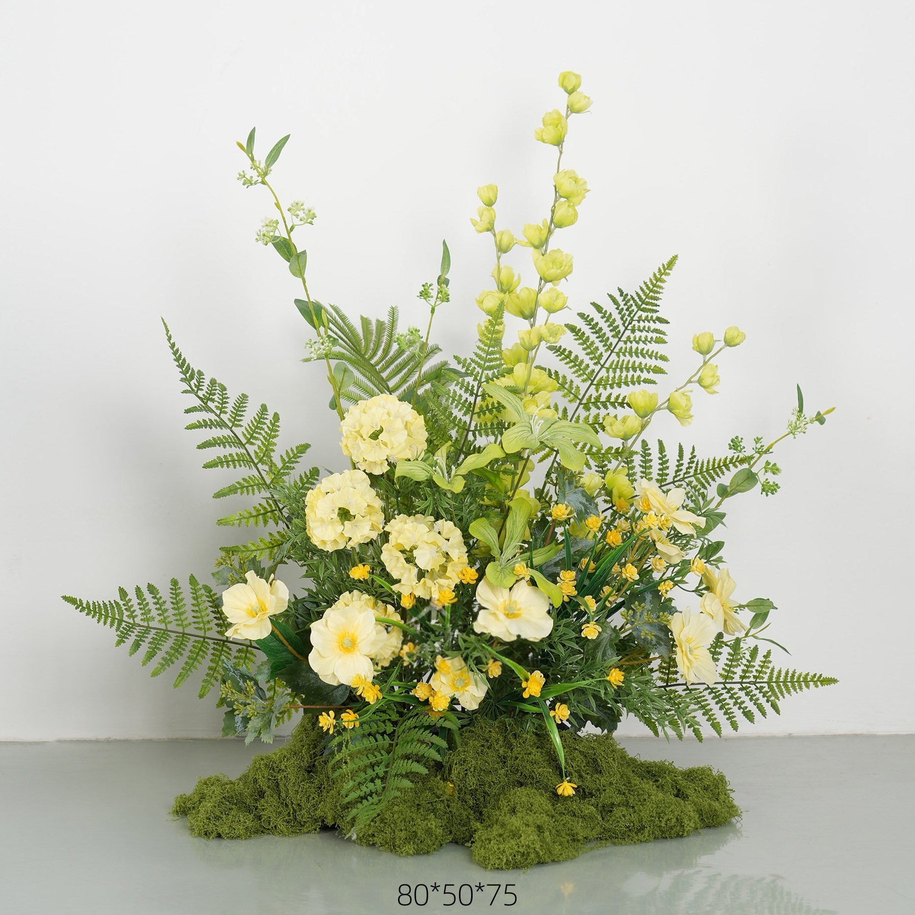 エレガントな青と白の花柄ウェディングアーチ、人工花のアレンジメント