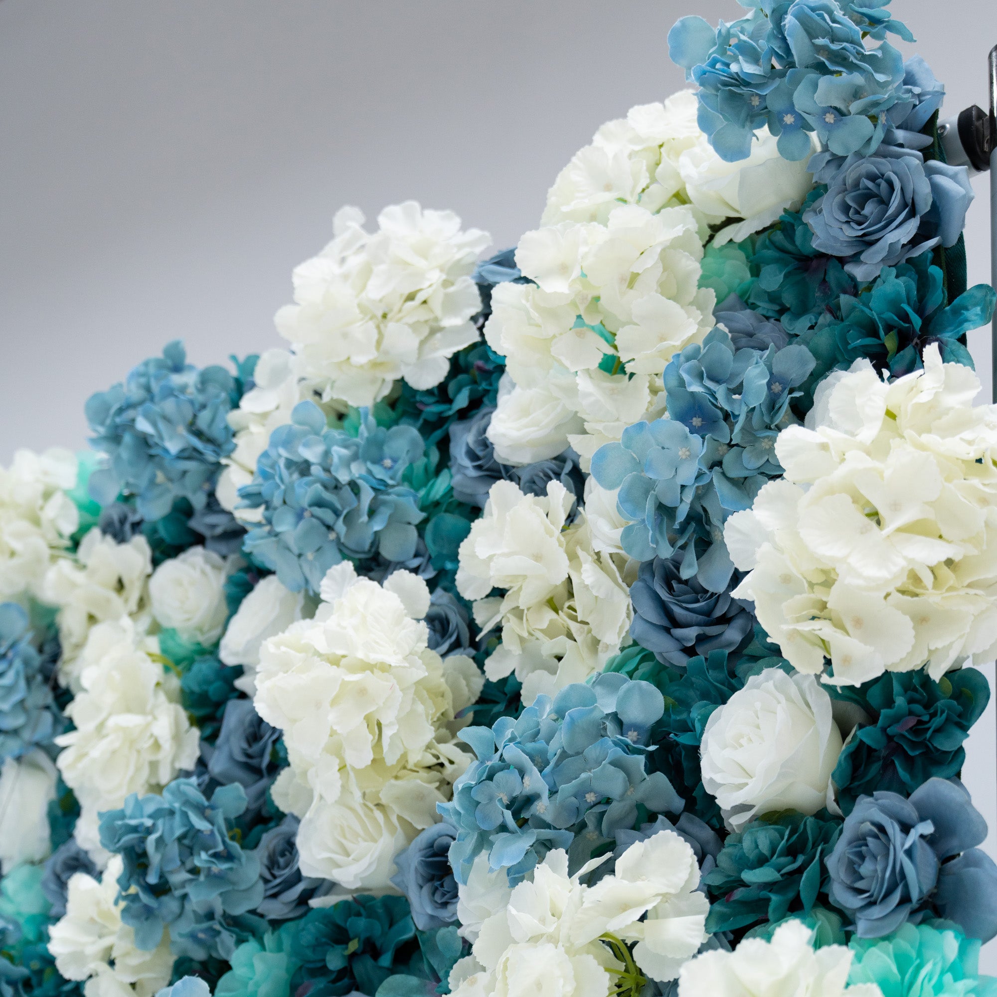 Neuerscheinung: Bezaubernder violettfarbener Kunstblumen-Hintergrund für unvergessliche Events – VF-810