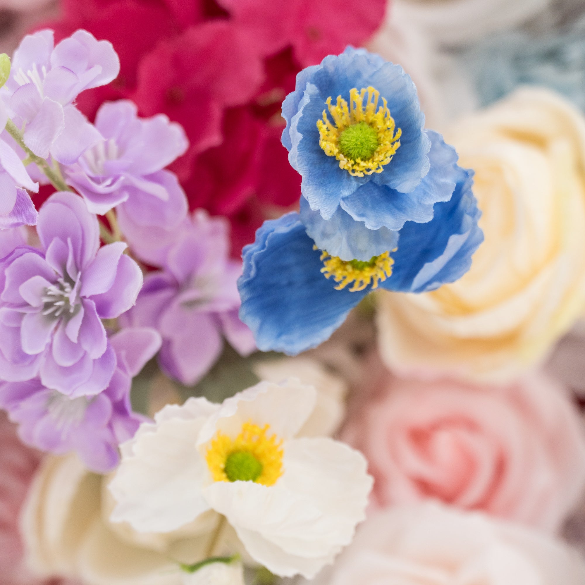 Neuerscheinung: Bezaubernder violettfarbener Kunstblumen-Hintergrund für unvergessliche Events – VF-810