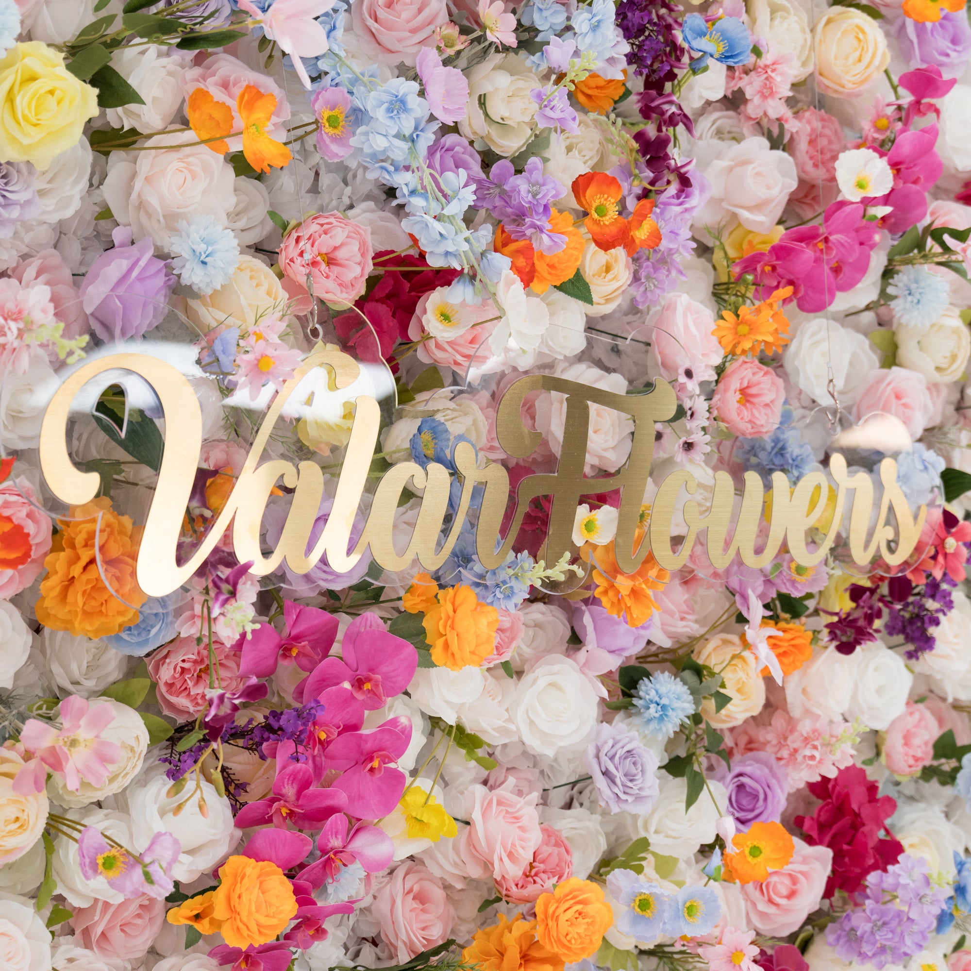 Neuerscheinung: Bezaubernder violettfarbener Kunstblumen-Hintergrund für unvergessliche Events – VF-810