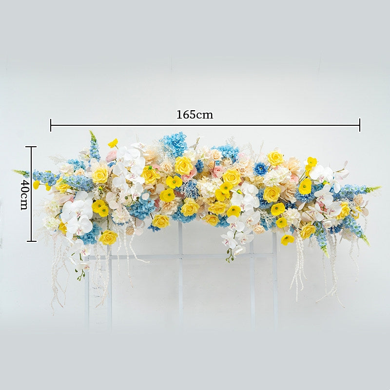 エレガントな青と白の花柄ウェディングアーチ、人工花のアレンジメント