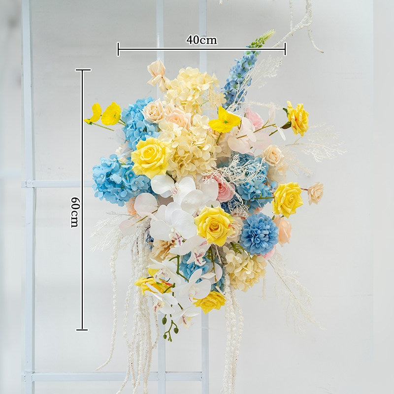 エレガントな青と白の花柄ウェディングアーチ、人工花のアレンジメント