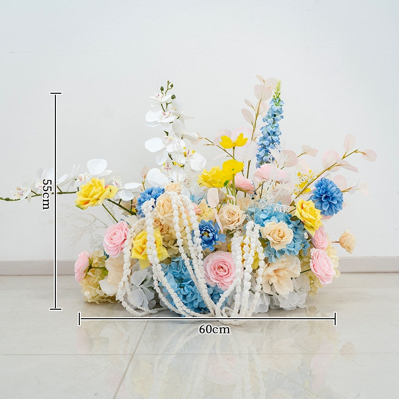 エレガントな青と白の花柄ウェディングアーチ、人工花のアレンジメント