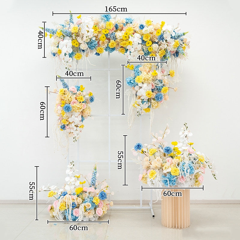 エレガントな青と白の花柄ウェディングアーチ、人工花のアレンジメント