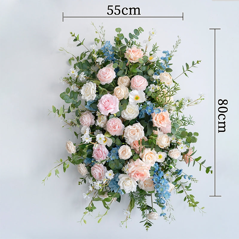 エレガントな青と白の花柄ウェディングアーチ、人工花のアレンジメント