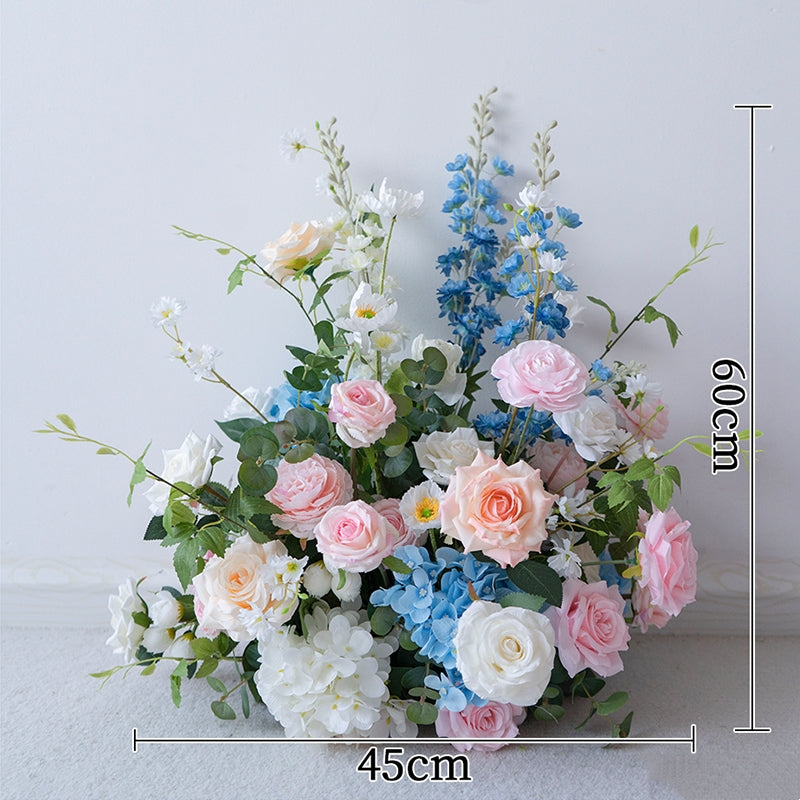エレガントな青と白の花柄ウェディングアーチ、人工花のアレンジメント
