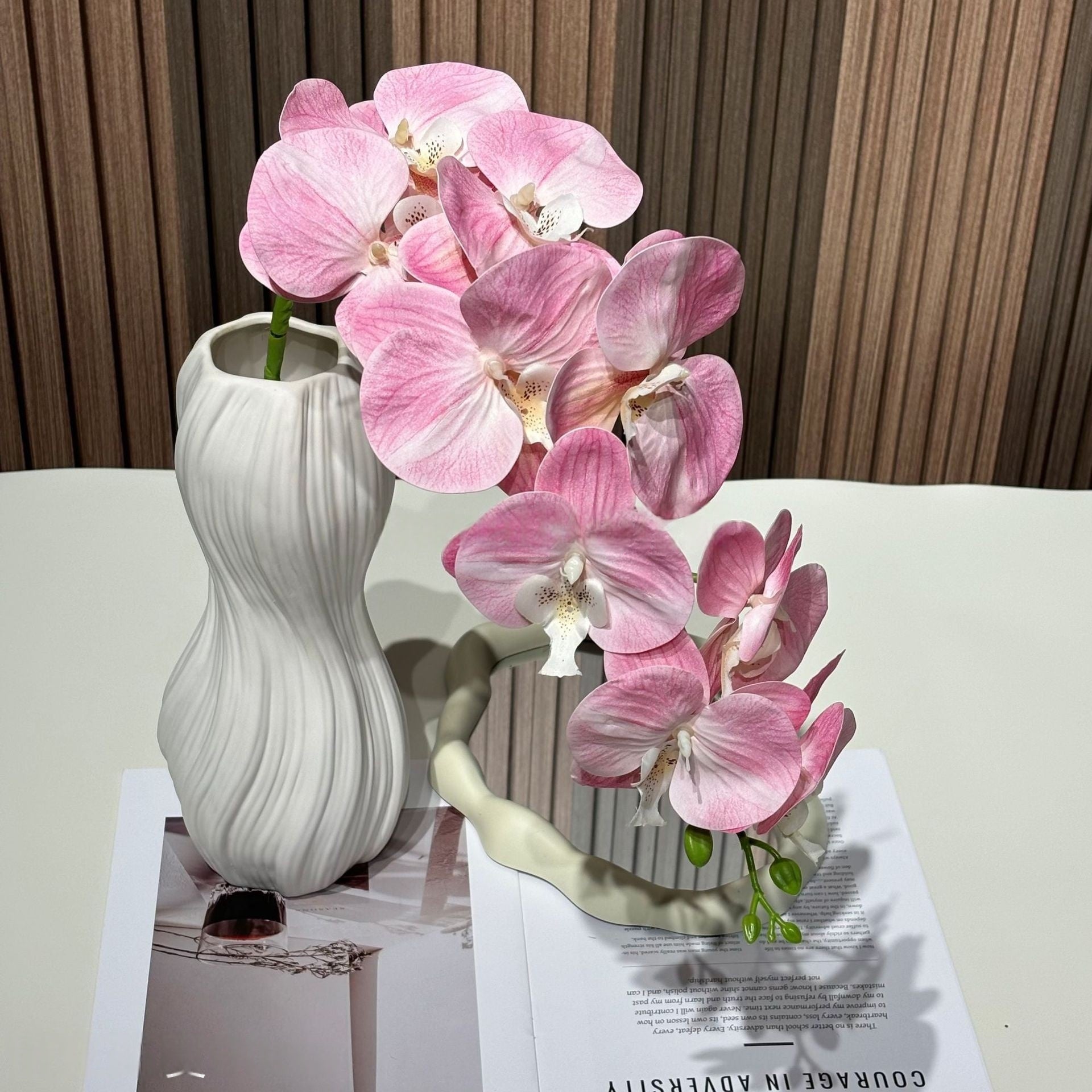 Conjunto de Flores Artificiales Negras y Rosas – Decoración Moderna para Fondo de Fiesta de Cumpleaños con Arreglo Floral Falso FA-255