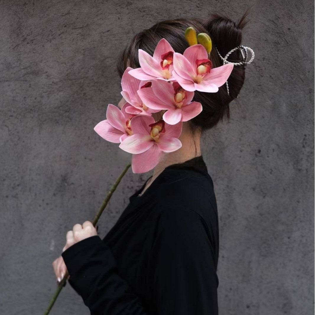 Conjunto de Flores Artificiales Negras y Rosas – Decoración Moderna para Fondo de Fiesta de Cumpleaños con Arreglo Floral Falso FA-255