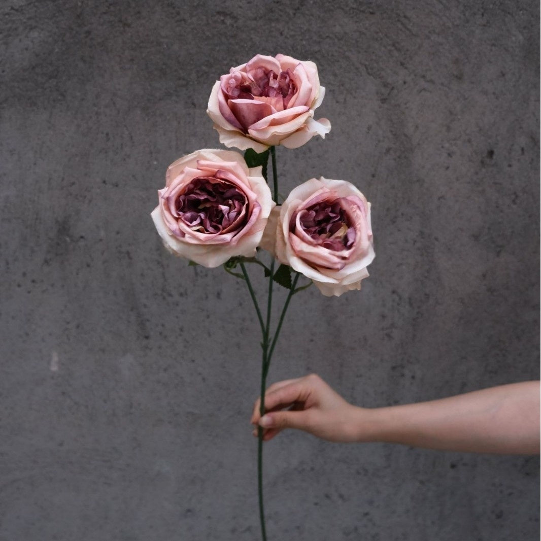Conjunto de Flores Artificiales Negras y Rosas – Decoración Moderna para Fondo de Fiesta de Cumpleaños con Arreglo Floral Falso FA-255