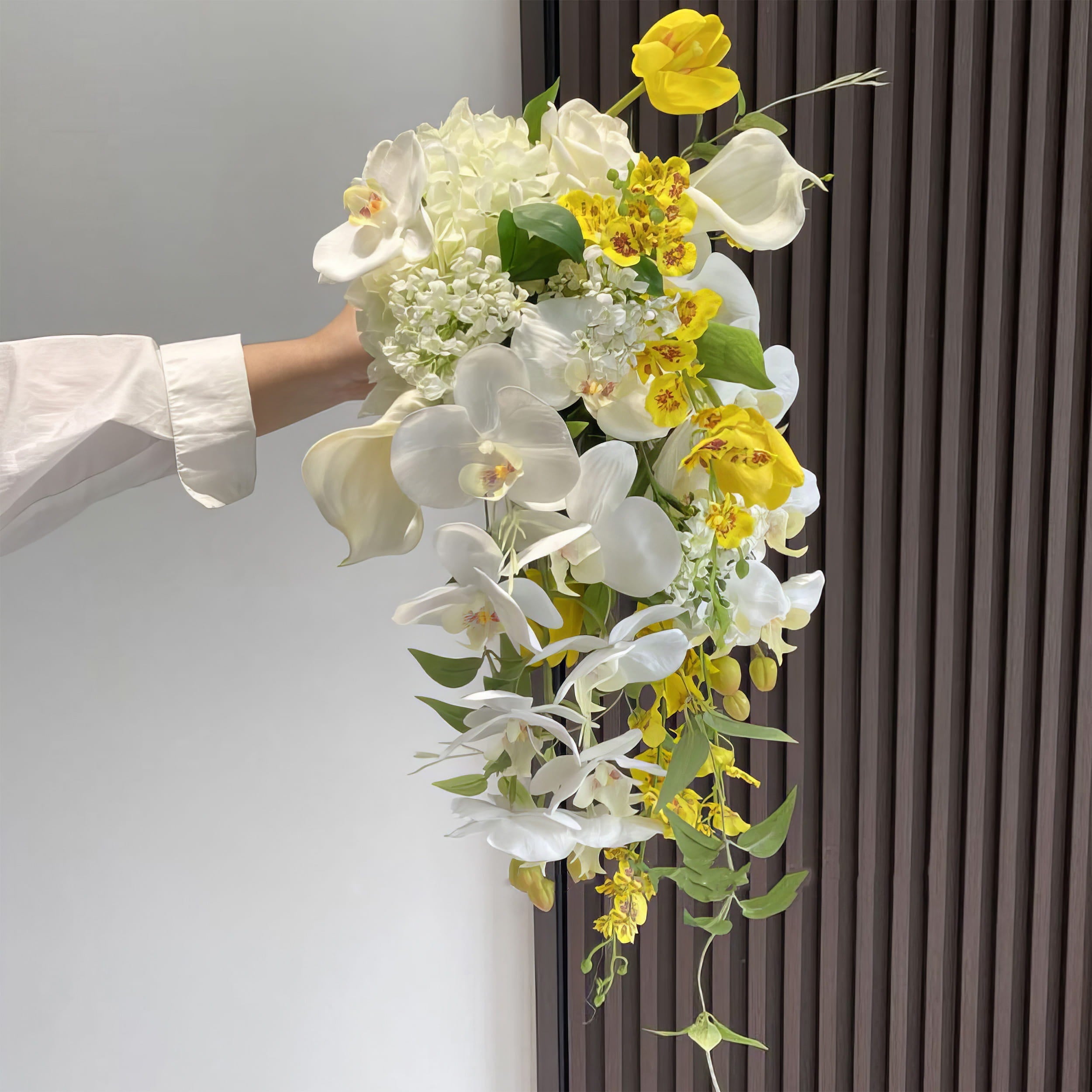 エレガントな人工フラワーアレンジメント ブーケ 結婚式とイベント用
