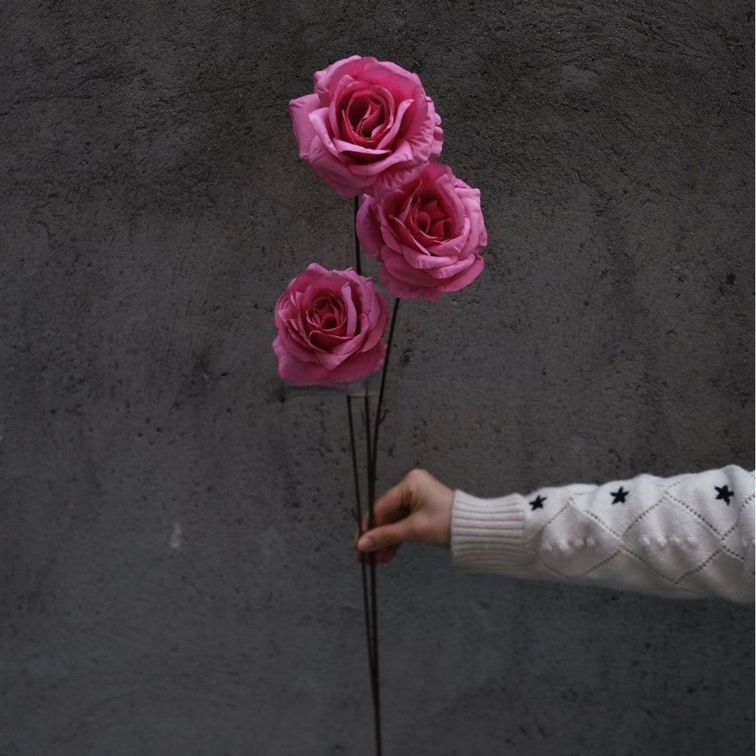 Conjunto de Flores Artificiales Negras y Rosas – Decoración Moderna para Fondo de Fiesta de Cumpleaños con Arreglo Floral Falso FA-255