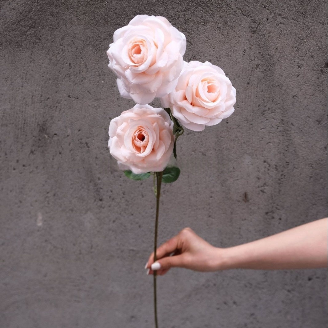 Conjunto de Flores Artificiales Negras y Rosas – Decoración Moderna para Fondo de Fiesta de Cumpleaños con Arreglo Floral Falso FA-255