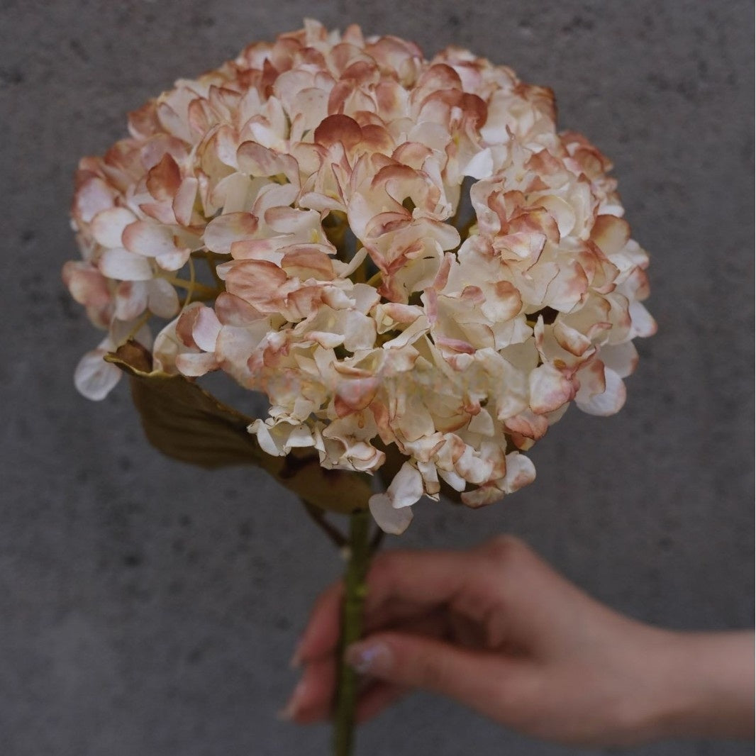 Conjunto de Flores Artificiales Negras y Rosas – Decoración Moderna para Fondo de Fiesta de Cumpleaños con Arreglo Floral Falso FA-255