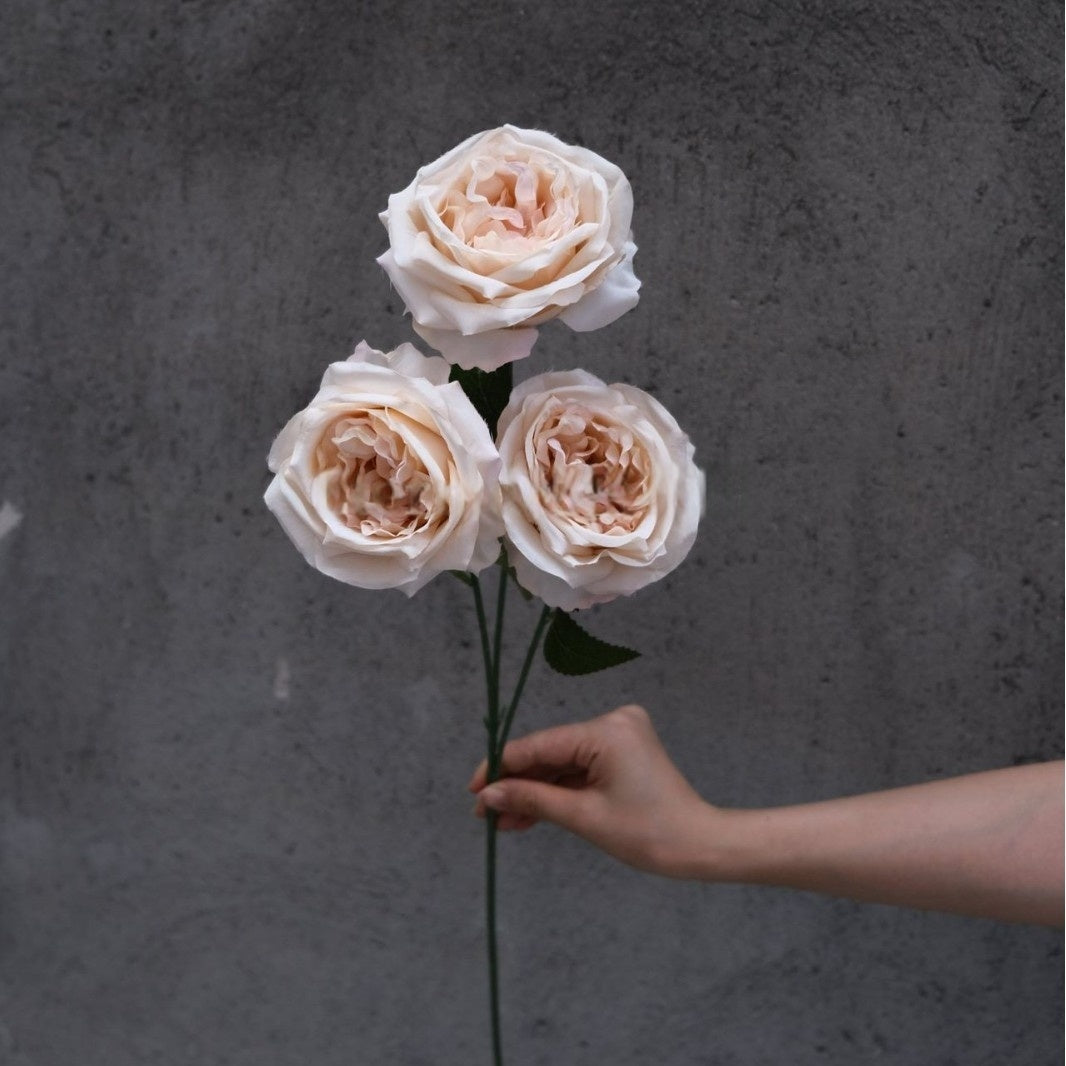 Conjunto de Flores Artificiales Negras y Rosas – Decoración Moderna para Fondo de Fiesta de Cumpleaños con Arreglo Floral Falso FA-255