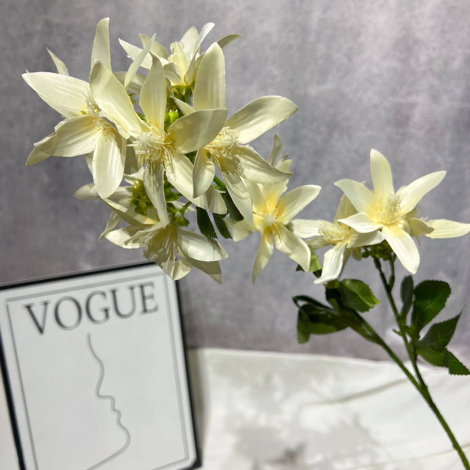 Conjunto de Flores Artificiales Negras y Rosas – Decoración Moderna para Fondo de Fiesta de Cumpleaños con Arreglo Floral Falso FA-255