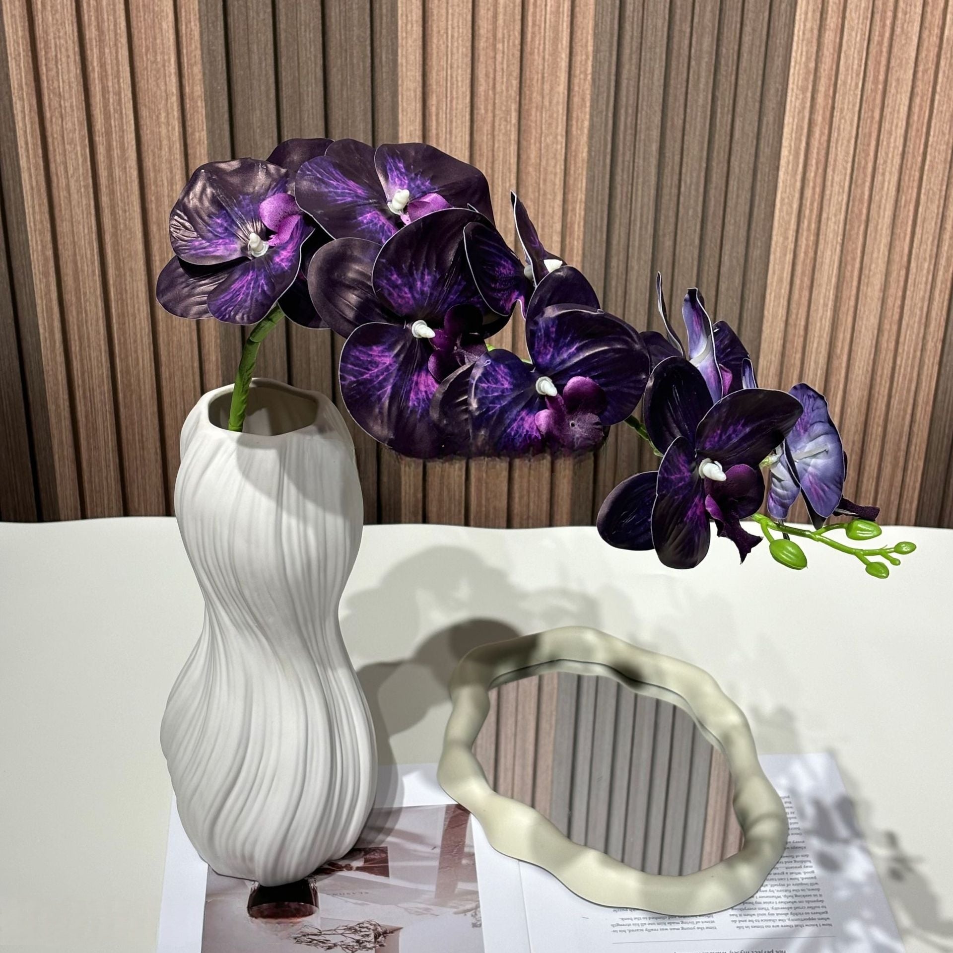 Conjunto de Flores Artificiales Negras y Rosas – Decoración Moderna para Fondo de Fiesta de Cumpleaños con Arreglo Floral Falso FA-255