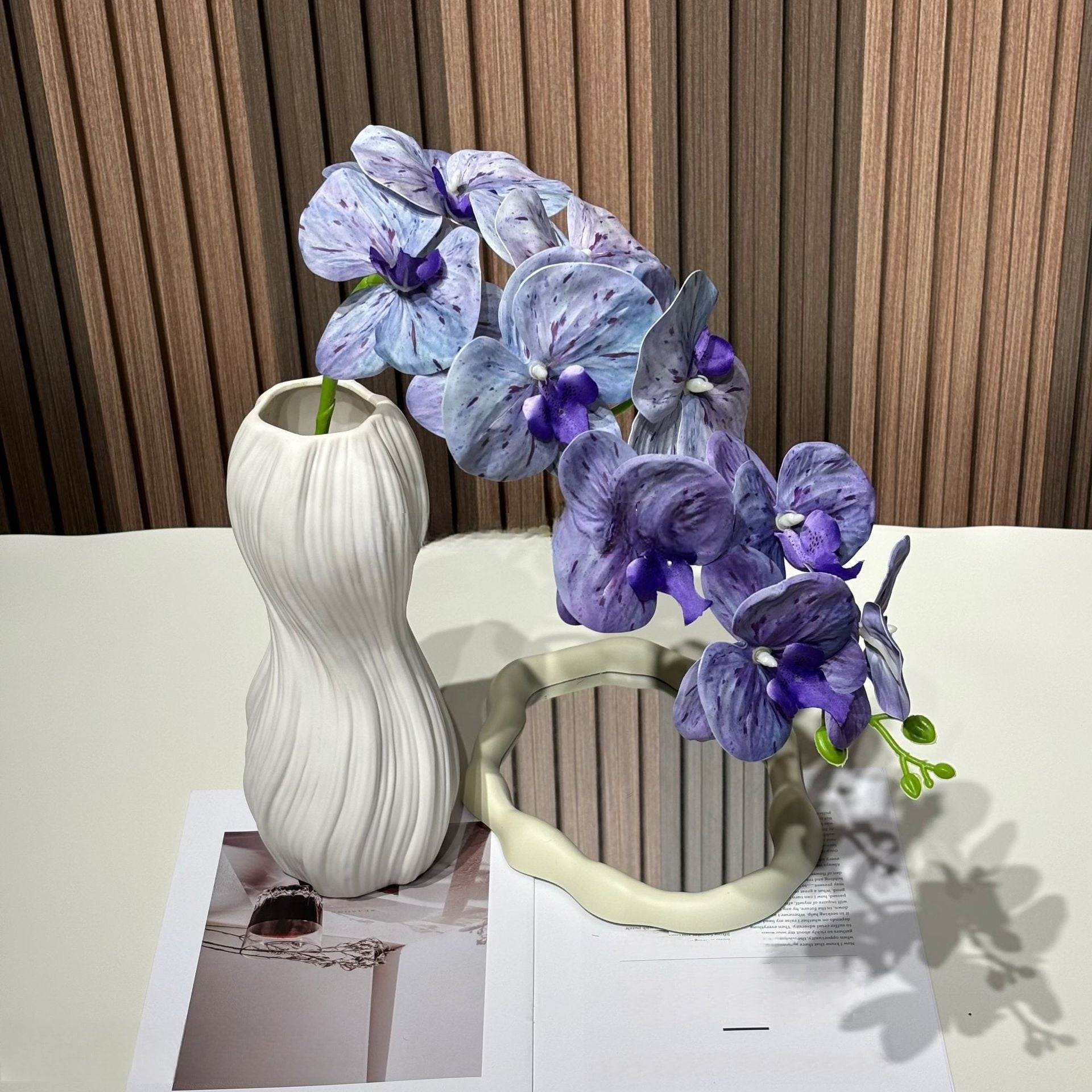 Conjunto de Flores Artificiales Negras y Rosas – Decoración Moderna para Fondo de Fiesta de Cumpleaños con Arreglo Floral Falso FA-255