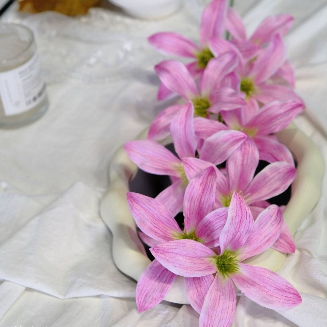 Conjunto de Flores Artificiales Negras y Rosas – Decoración Moderna para Fondo de Fiesta de Cumpleaños con Arreglo Floral Falso FA-255